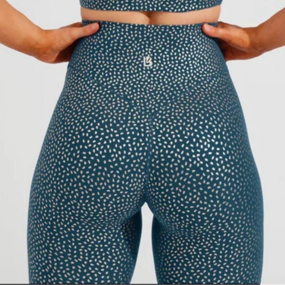 BuffBunny Rosa Legging in Nile Gold Bossy